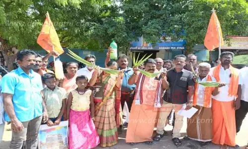 இந்து மக்கள் கட்சியினர் கள் குடிக்கும் போராட்டம்