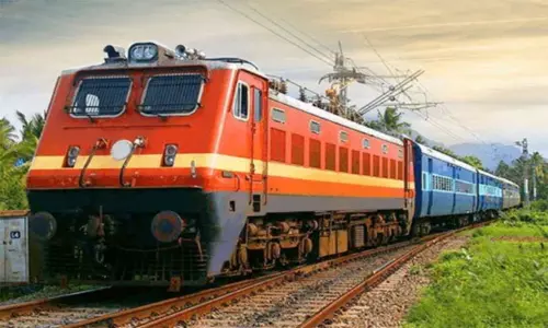 ஈரோடு- நெல்லை எக்ஸ்பிரஸ் ரெயில் இன்று திண்டுக்கல் வரை இயக்கப்படும்; அதிகாரி தகவல்