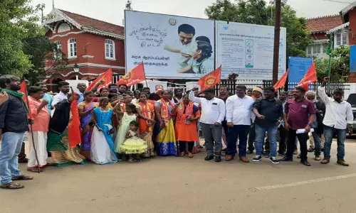 மதுவிலக்கை அமல்படுத்தக்கோரி ஊட்டியில் நாம் தமிழர் கட்சியினர் ஆர்ப்பாட்டம் மதுவிலக்கை அமல்படுத்தக்கோரி ஊட்டியில் நாம் தமிழர் கட்சியினர் ஆர்ப்பாட்டம்