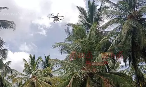 டிரோன் மூலம் நானோ யூரியா தெளிக்க விவசாயிகளுக்கு செயல்விளக்கம்