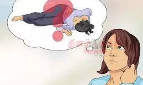 மாணவிகளை வரவேற்று பேசியபோது தலைமை ஆசிரியை மயங்கி விழுந்ததால் பரபரப்பு