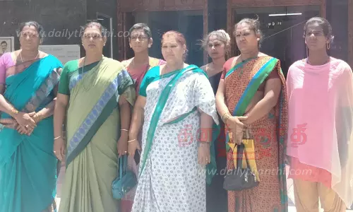 திருநங்கைகளுக்கு வீட்டுமனை பட்டா வழங்க வேண்டும்