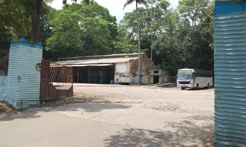 குமுளி அரசு போக்குவரத்து கழக பணிமனையை பஸ் நிலையமாக மாற்ற நடவடிக்கை எடுக்கப்படுமா?பொதுமக்கள் எதிர்பார்ப்பு குமுளி அரசு போக்குவரத்து கழக பணிமனையை பஸ் நிலையமாக மாற்ற நடவடிக்கை எடுக்கப்படுமா?பொதுமக்கள் எதிர்பார்ப்பு