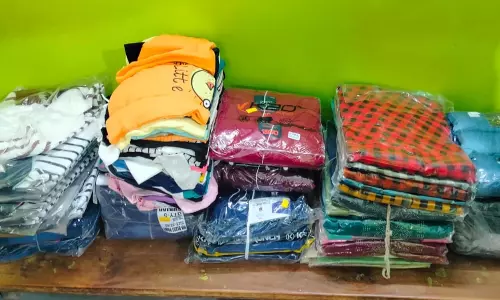 இலங்கைக்கு கடத்த இருந்த ஆடைகள் பறிமுதல்