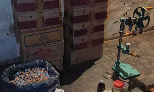 கல்வராயன்மலையில் போலி மதுபான ஆலை கண்டுபிடிப்பு 4 பேரிடம் போலீசார் விசாரணை