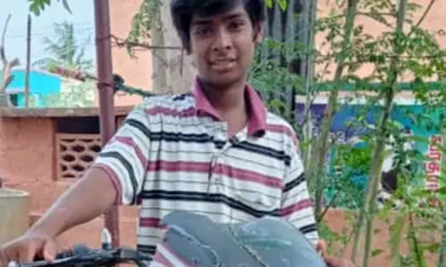 ஏரியில் மூழ்கி மாணவர் பலி