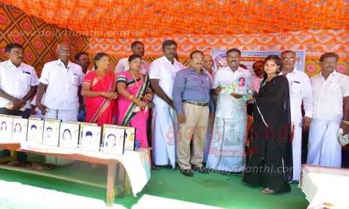 திறனாய்வு தேர்வில் வெற்றி பெற்ற மாணவர்களுக்கு கேடயம்