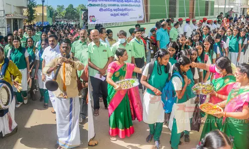 உற்சாகத்துடன் வகுப்பறைக்கு வந்த மாணவ-மாணவிகள் உற்சாகத்துடன் வகுப்பறைக்கு வந்த மாணவ-மாணவிகள்