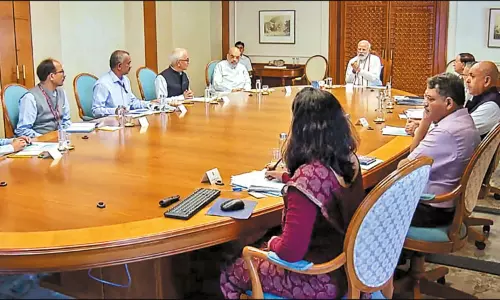 குஜராத்தில் 15-ந் தேதி கரையை கடக்கும் பிபர்ஜாய் புயல்; பிரதமர் மோடி ஆலோசனை