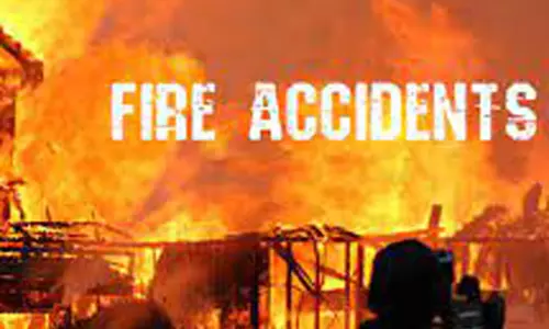 புனே ஓட்டலில் பயங்கர தீ விபத்து- 2 தொழிலாளிகள் பலி புனே ஓட்டலில் பயங்கர தீ விபத்து- 2 தொழிலாளிகள் பலி