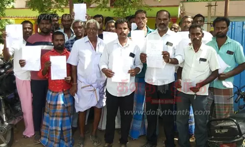 பாப்பாரப்பட்டியில் மின்வாரிய அலுவலகத்தை பூட்டிய கிராம மக்கள்; வீட்டு இணைப்புக்கு ரூ.18,700 வரை கணக்கீடு செய்ததால் ஆவேசம் பாப்பாரப்பட்டியில் மின்வாரிய அலுவலகத்தை பூட்டிய கிராம மக்கள்; வீட்டு இணைப்புக்கு ரூ.18,700 வரை கணக்கீடு செய்ததால் ஆவேசம்