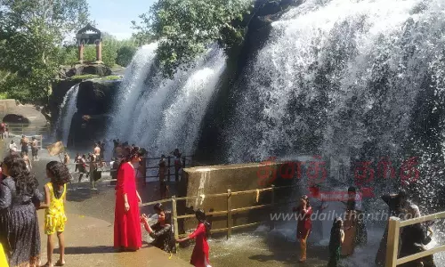 திற்பரப்பு அருவியில் தண்ணீர் வரத்து அதிகரிப்பு திற்பரப்பு அருவியில் தண்ணீர் வரத்து அதிகரிப்பு