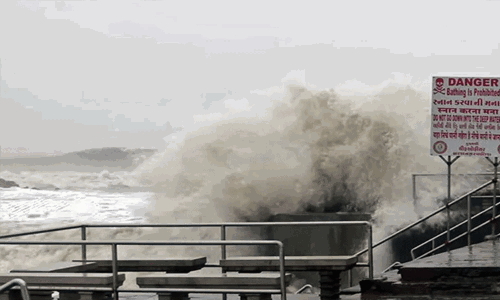 அச்சுறுத்தும் பிபோர்ஜாய் புயல்: குஜராத்தின் கடலோரப் பகுதிகளில் இருந்து 30 ஆயிரம் பேர் வெளியேற்றம்