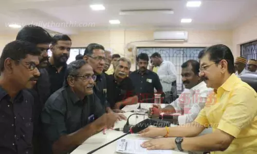 பெரியார், கருணாநிதிக்கு உருவச்சிலை அமைக்க வேண்டும்-மேயரிடம், திராவிடர் கழகத்தினர் மனு