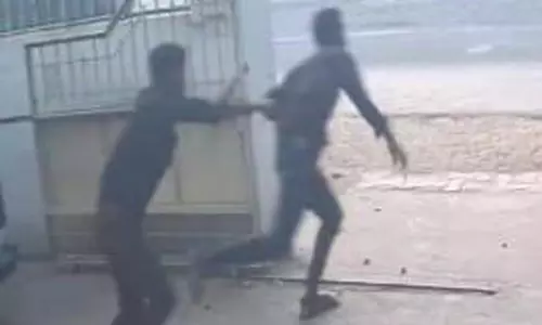 பா.ஜனதா எம்.எல்.ஏ. அலுவலகத்திற்குள் புகுந்த மர்ம நபர் பஸ்சில் பாய்ந்து தற்கொலை