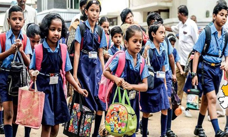 1 முதல் 5-ம் வகுப்பு வரை பள்ளிகள் திறப்பு - ரோஜாப்பூ, இனிப்புகள் வழங்கி வரவேற்பு