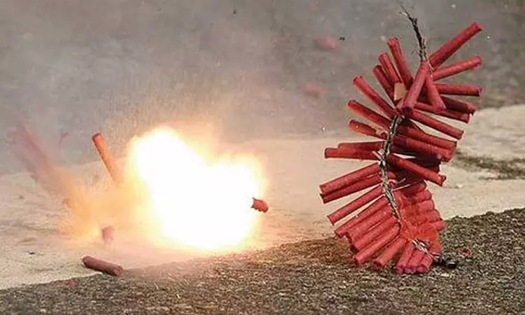 அமைச்சர் செந்தில்பாலாஜி கைது: பட்டாசு வெடித்து கொண்டாட முயன்றவர்கள் கைது! அமைச்சர் செந்தில்பாலாஜி கைது: பட்டாசு வெடித்து கொண்டாட முயன்றவர்கள் கைது!