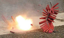 அமைச்சர் செந்தில்பாலாஜி கைது: பட்டாசு வெடித்து கொண்டாட முயன்றவர்கள் கைது! அமைச்சர் செந்தில்பாலாஜி கைது: பட்டாசு வெடித்து கொண்டாட முயன்றவர்கள் கைது!