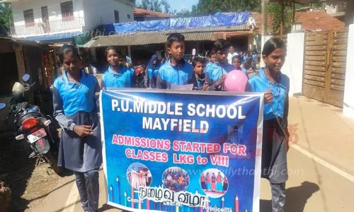 அரசு பள்ளி மாணவர்கள் பேரணி