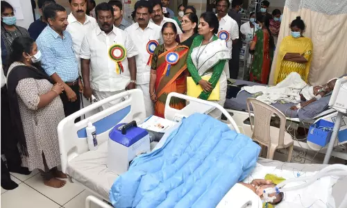 கோவை அரசு ஆஸ்பத்திரியில்  எம்.ஆர்.ஐ.ஸ்கேன் கருவி 90 நாட்களுக்குள் பொருத்தப்பட்டதா?