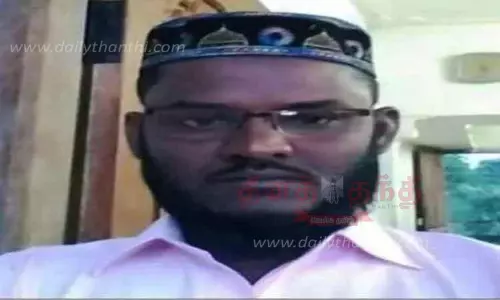 ஆட்டோ மீது லாரி மோதி டிரைவர் சாவு ஆட்டோ மீது லாரி மோதி டிரைவர் சாவு