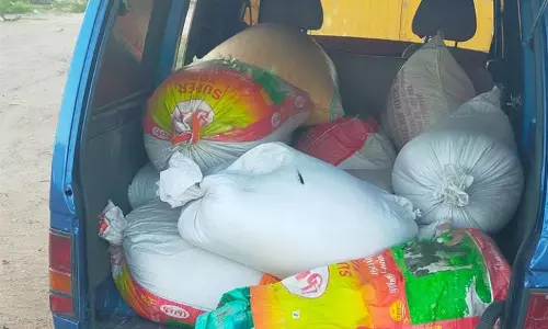 மினிவேனில் கடத்தப்பட்ட 640 கிலோ ரேஷன் அரிசி பறிமுதல்