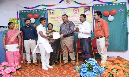 தென்காசி அரசு ஆஸ்பத்திரியில் குருதி கொடையாளர் தின விழா; கலெக்டர் பாராட்டு சான்றிதழ்கள் வழங்கினார்