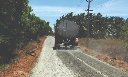 தார்ச்சாலை அமைக்கும் பணிகள் தீவிரம்
