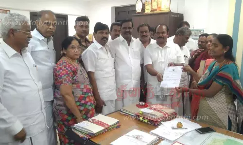 மாவட்ட திட்டக்குழு உறுப்பினர் தேர்தல்:தி.மு.க.-அ.தி.மு.க.வினர் 12 பேர் போட்டியின்றி தேர்வு மாவட்ட திட்டக்குழு உறுப்பினர் தேர்தல்:தி.மு.க.-அ.தி.மு.க.வினர் 12 பேர் போட்டியின்றி தேர்வு