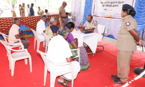 போலீஸ் துறை சார்பில் போதைப்பொருள் ஒழிப்பு விழிப்புணர்வு கூட்டம் போலீஸ் துறை சார்பில் போதைப்பொருள் ஒழிப்பு விழிப்புணர்வு கூட்டம்