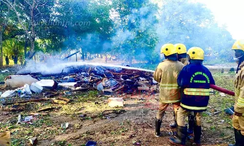 கொட்டாம்பட்டி அருகே பட்டாசு ஆலையில் 3 அறைகள் வெடித்துச் சிதறியதால் பரபரப்பு கொட்டாம்பட்டி அருகே பட்டாசு ஆலையில் 3 அறைகள் வெடித்துச் சிதறியதால் பரபரப்பு