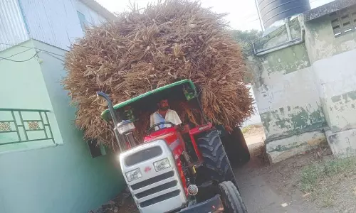 சாலையை ஆக்கிரமித்து சுகாதார வளாகம்