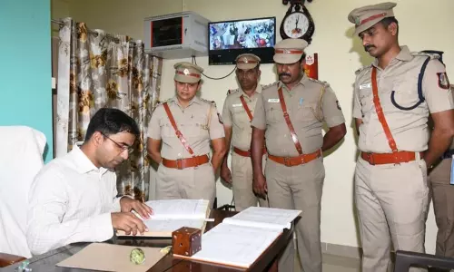 நாலாட்டின்புத்தூர் போலீஸ் நிலையத்தில் கலெக்டர் செந்தில்ராஜ் திடீர் ஆய்வு