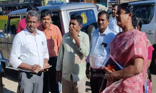 ஆலங்குளத்தில் காமராஜர் சிலையை அதிகாரிகள் ஆய்வு