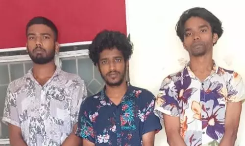 மோட்டார் சைக்கிள் திருடிய 3 பேர் கைது மோட்டார் சைக்கிள் திருடிய 3 பேர் கைது