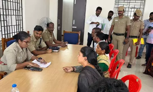 பொதுமக்கள் குறைதீர்வு நாள் கூட்டம் பொதுமக்கள் குறைதீர்வு நாள் கூட்டம்