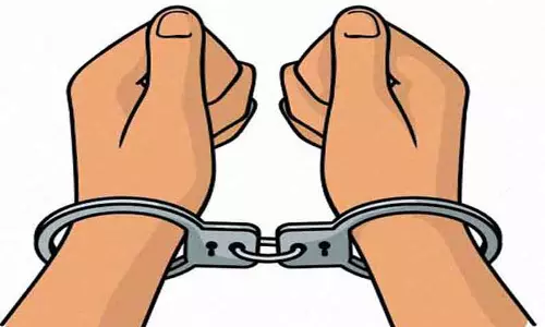 போலீஸ் நிலையத்தில் புகுந்து ரகளை செய்த வாலிபர் கைது