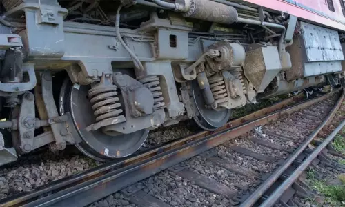 ஆந்திராவில் சரக்கு ரெயில் தடம் புரண்டு விபத்து: 8 ரெயில்கள் ரத்து