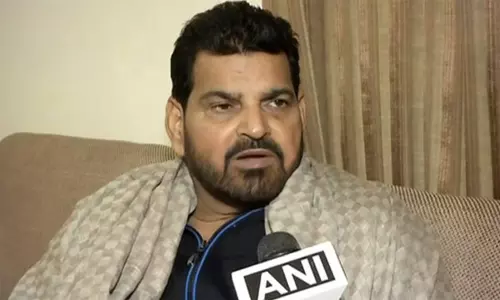 வீராங்கனைகளின் பாலியல் புகார்: மல்யுத்த சம்மேளன தலைவருக்கு எதிராக குற்றப்பத்திரிகை - டெல்லி போலீசார் தாக்கல்