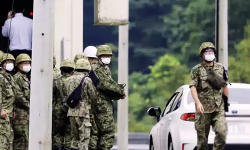 ஜப்பானில் பயிற்சியின்போது 3 ராணுவ அதிகாரிகள் சுட்டுக் கொலை