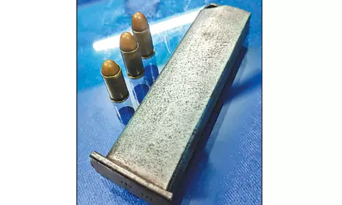 படப்பை அருகே 3 துப்பாக்கி தோட்டாக்கள் சிக்கியது படப்பை அருகே 3 துப்பாக்கி தோட்டாக்கள் சிக்கியது