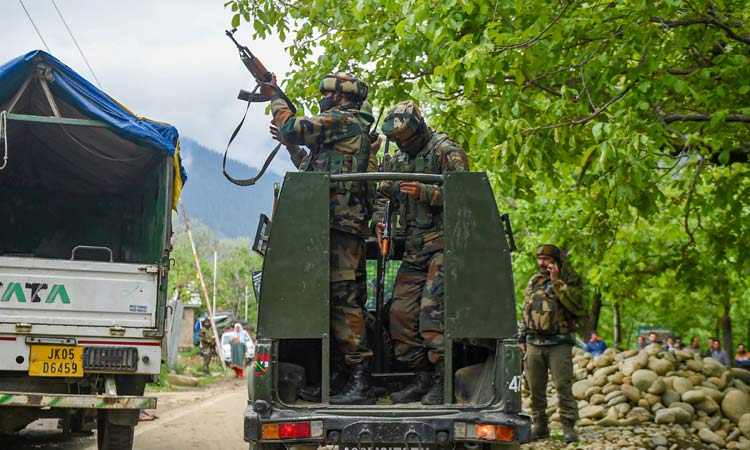 காஷ்மீருக்குள் ஊடுருவ முயன்ற 5 பயங்கரவாதிகள் சுட்டுக்கொலை - பாதுகாப்பு படையினர் அதிரடி
