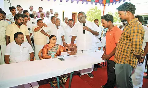 செங்கல்பட்டு மாவட்டத்தில் இருளர்களுக்கு வீட்டுமனை பட்டா வழங்க எம்.எல்.ஏ.விடம் கோரிக்கை மனு