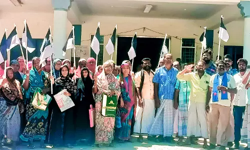 கயத்தாறு தாலுகா அலுவலகத்தை மனிதநேய மக்கள் கட்சியினர் முற்றுகையிட்டு போராட்டம்