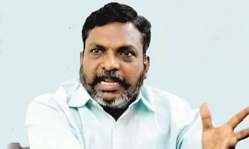 அரசியலமைப்புச் சட்டத்தை அவமதிக்கும் ஒரு நபர் கவர்னர் பொறுப்பில் நீடிப்பது ஜனநாயகத்திற்கே தலைக்குனிவு - திருமாவளவன் அரசியலமைப்புச் சட்டத்தை அவமதிக்கும் ஒரு நபர் கவர்னர் பொறுப்பில் நீடிப்பது ஜனநாயகத்திற்கே தலைக்குனிவு - திருமாவளவன்