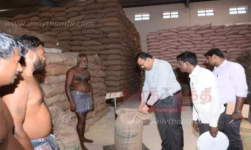 நுகர்பொருள் வாணிப கழக கிடங்கில் கலெக்டர் திடீர் ஆய்வு