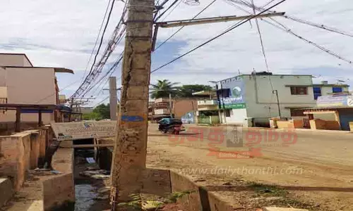 ஆபத்தான  மின்கம்பம்