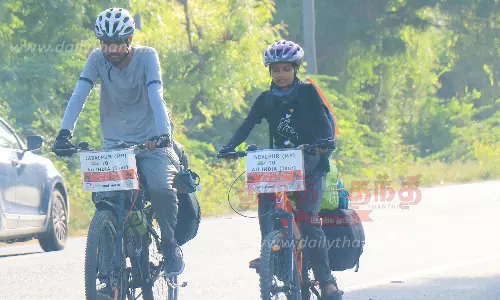 இந்தியா முழுவதும் சைக்கிளில் வலம் வரும் வடமாநில காதல் தம்பதி