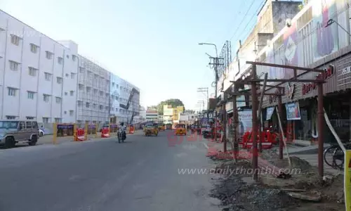 நெல்லை சந்திப்பில் பயணிகள் நிழற்கூடம் அமைக்கும் பணி மும்முரம்