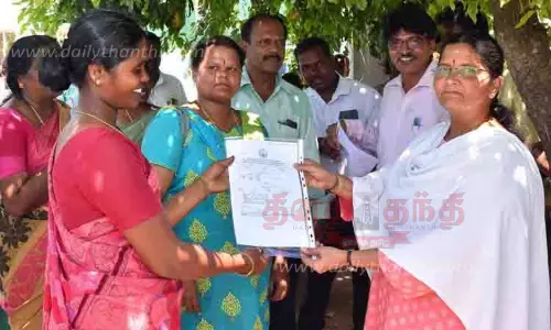 இருளர் இன மக்களுக்கு உடனடியாக இலவச வீட்டுமனை பட்டாக்கள் வழங்கிய கலெக்டர்